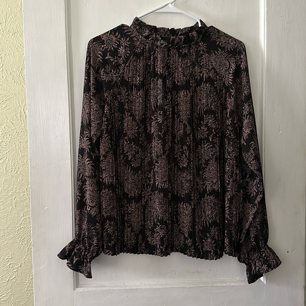 Ann Taylor Boho Floral Pleated Front Ruffle Detail Long Sleeve Blouse Top